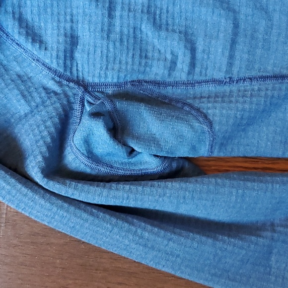 Patagonia Women's warm half zip top - Picture 6 of 7